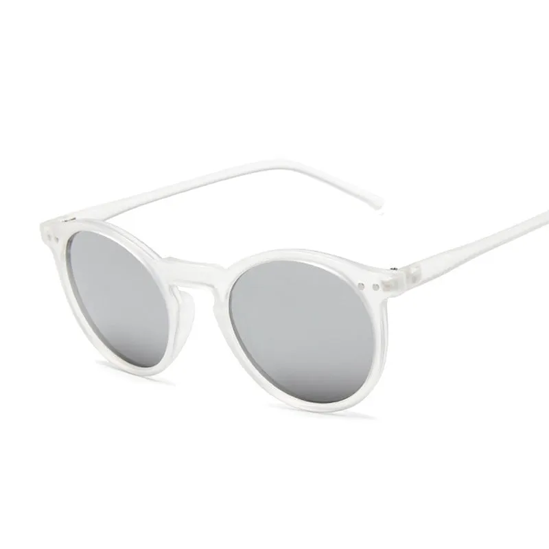 Classic Round Sunglasses for Stylish Travelers