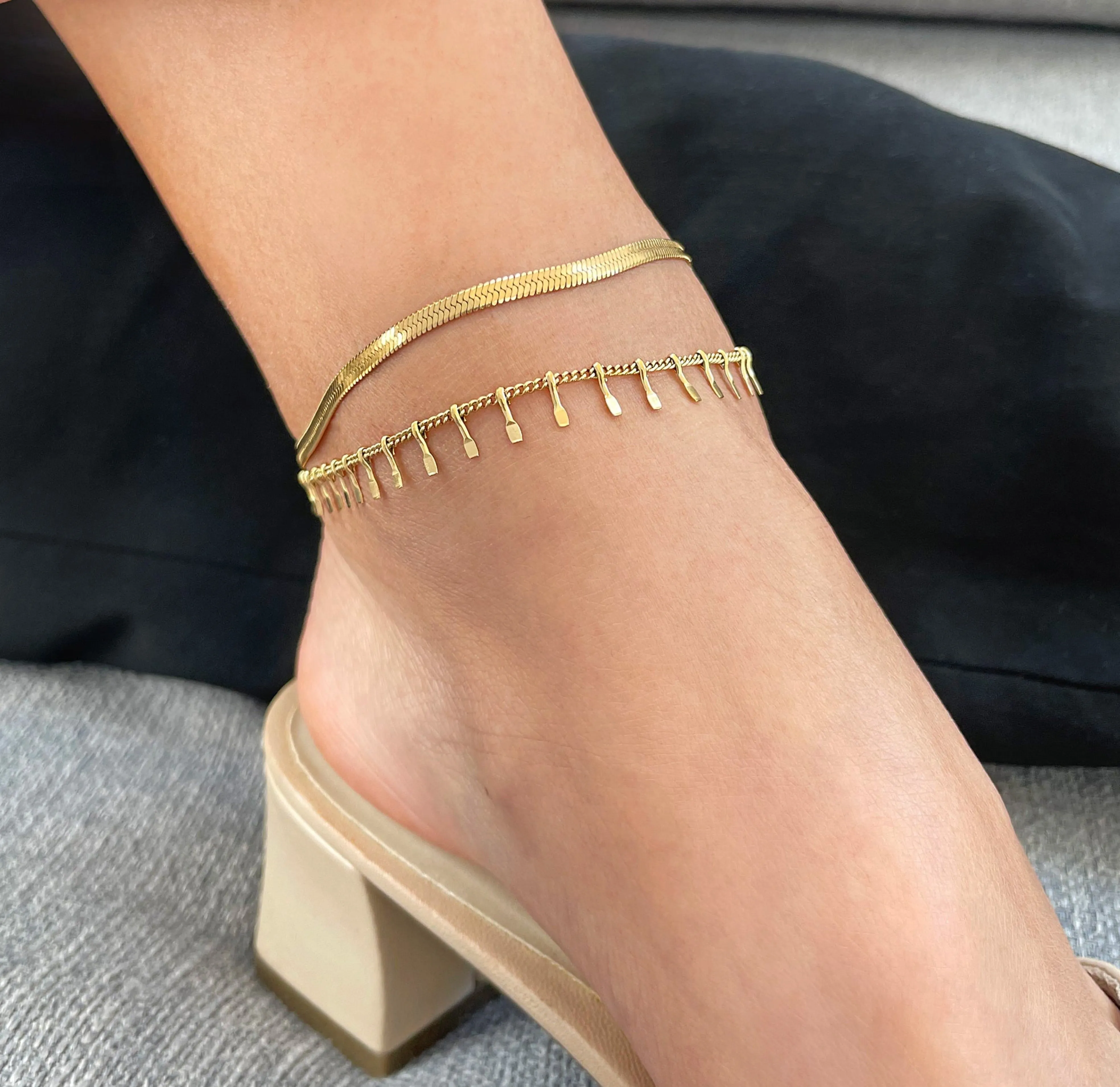 PRIYA DAINTY GOLD CONFETTI CHAIN ANKLET