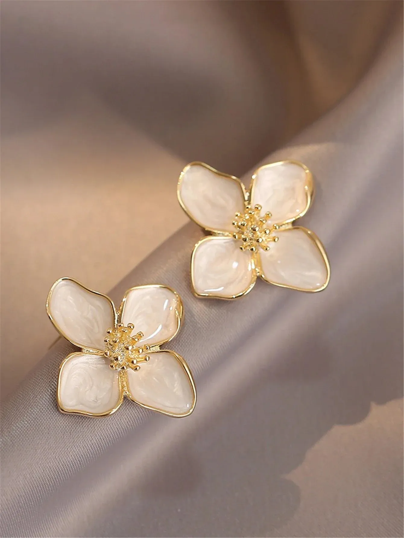 Vintage Hibiscus Dropped Glaze Flower Stud Earrings