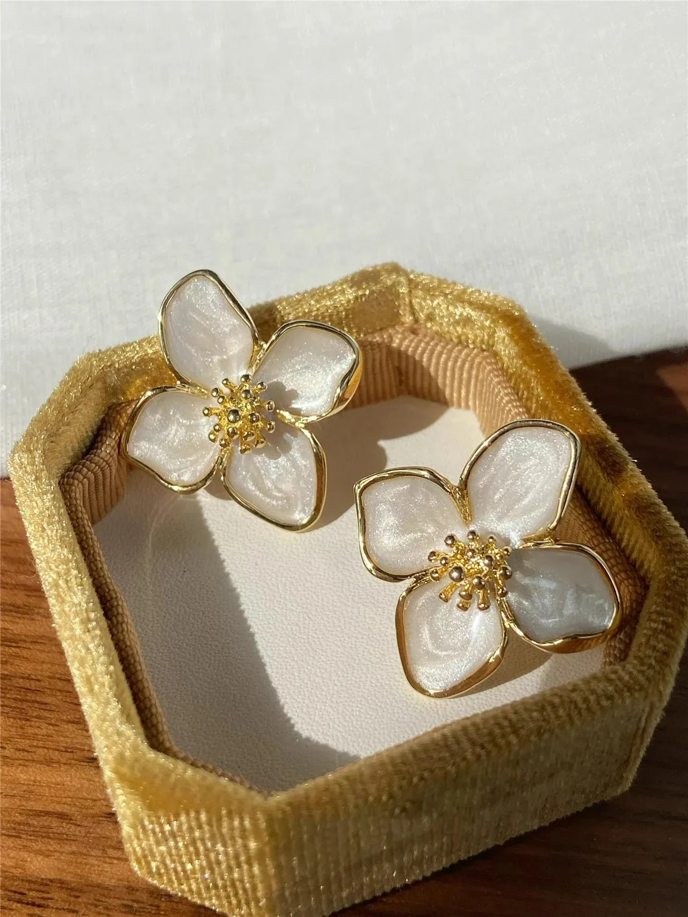 Vintage Hibiscus Dropped Glaze Flower Stud Earrings